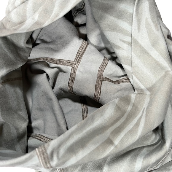 Lululemon Align Short 8"
Le Tigre Camo Green Fern Multi
Size 4 - Picture 4 of 5